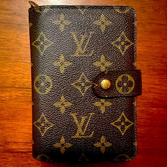 Louis Vuitton Wallet - Picture 1 of 14